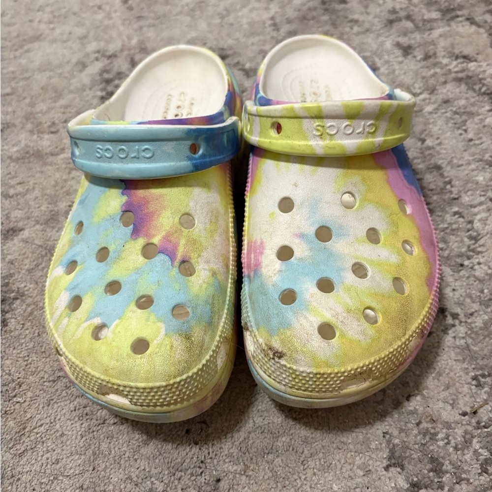 CROCS Women’s Colorful Tie-Dye Clogs
